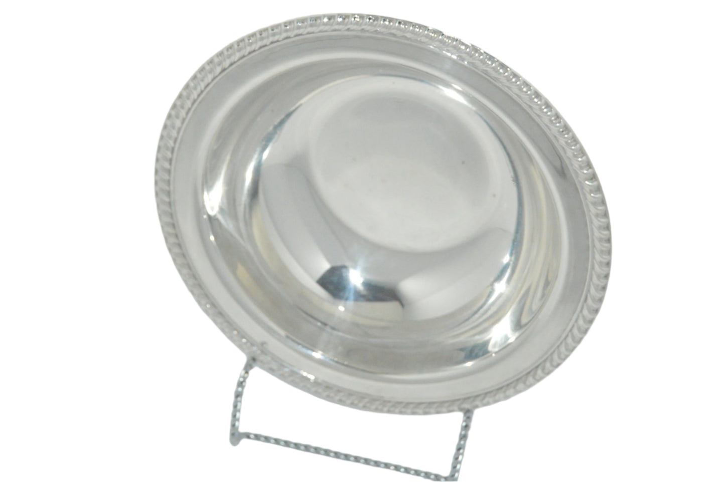 Vintage silver plated bowl/serving dish By: (Wm Rogers)