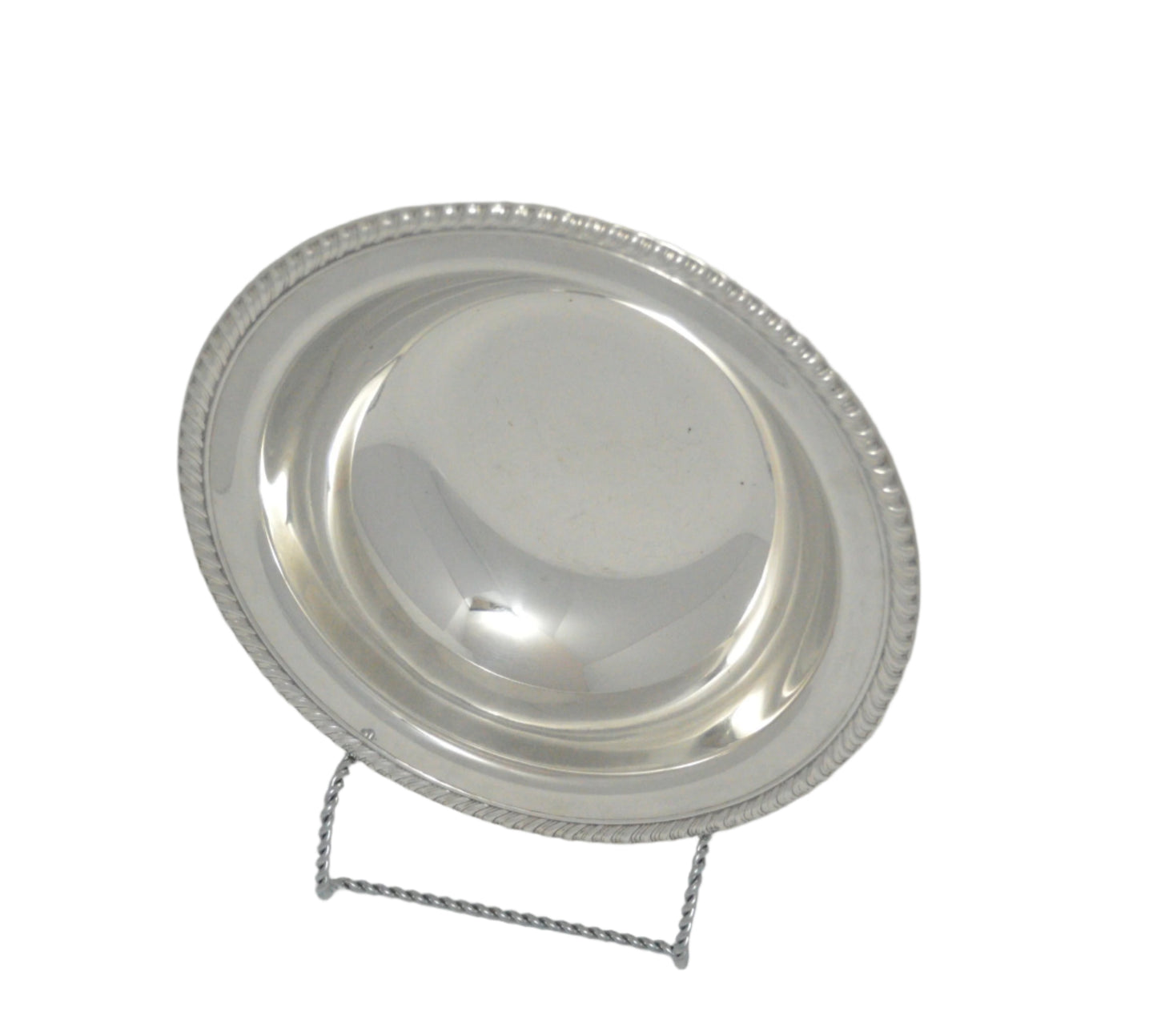 Vintage silver plated bowl/serving dish By: (Wm Rogers)