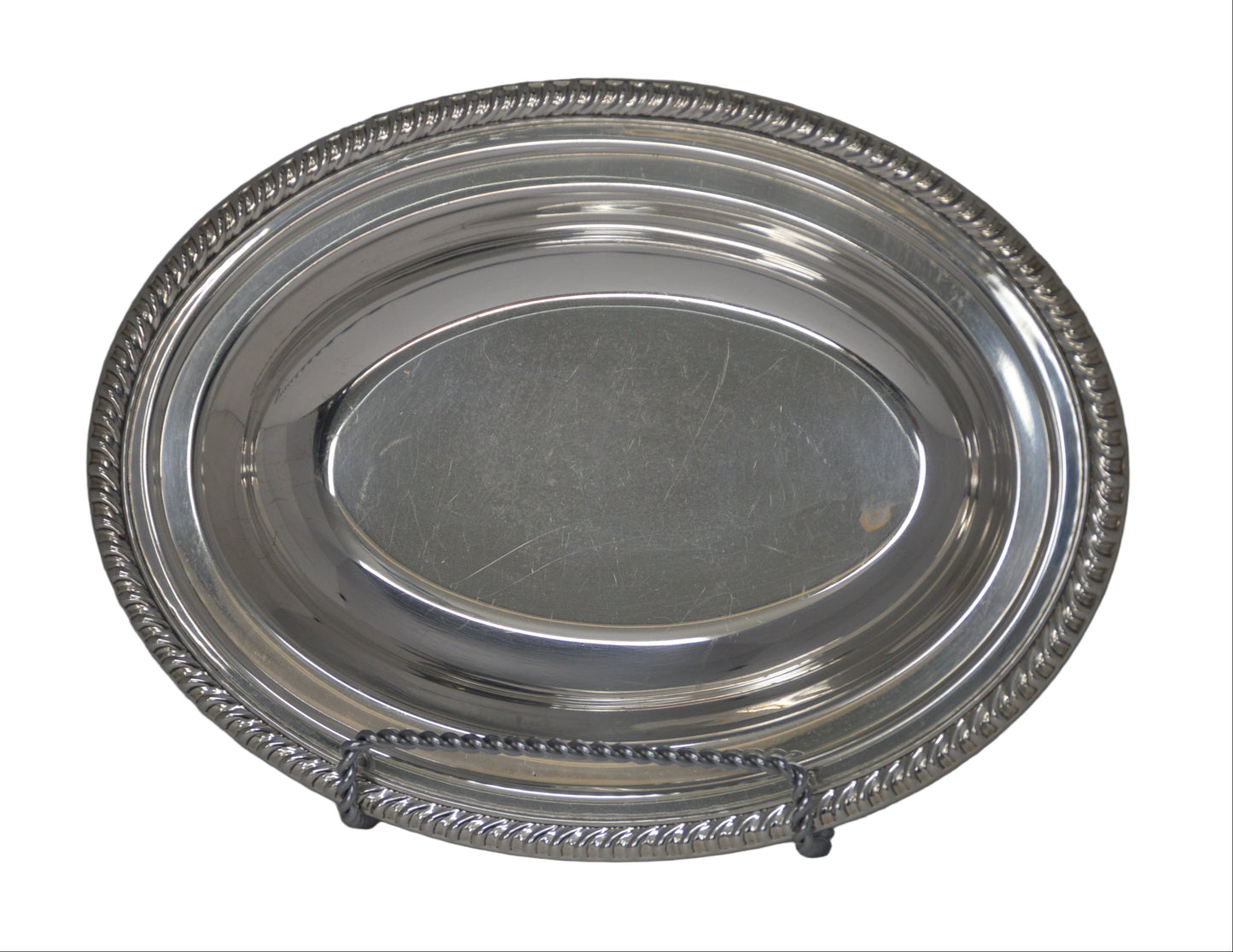 Vintage silver-plated serving dish/bowl measures 9X12 X1 3/4" deep By W. m. Rogers