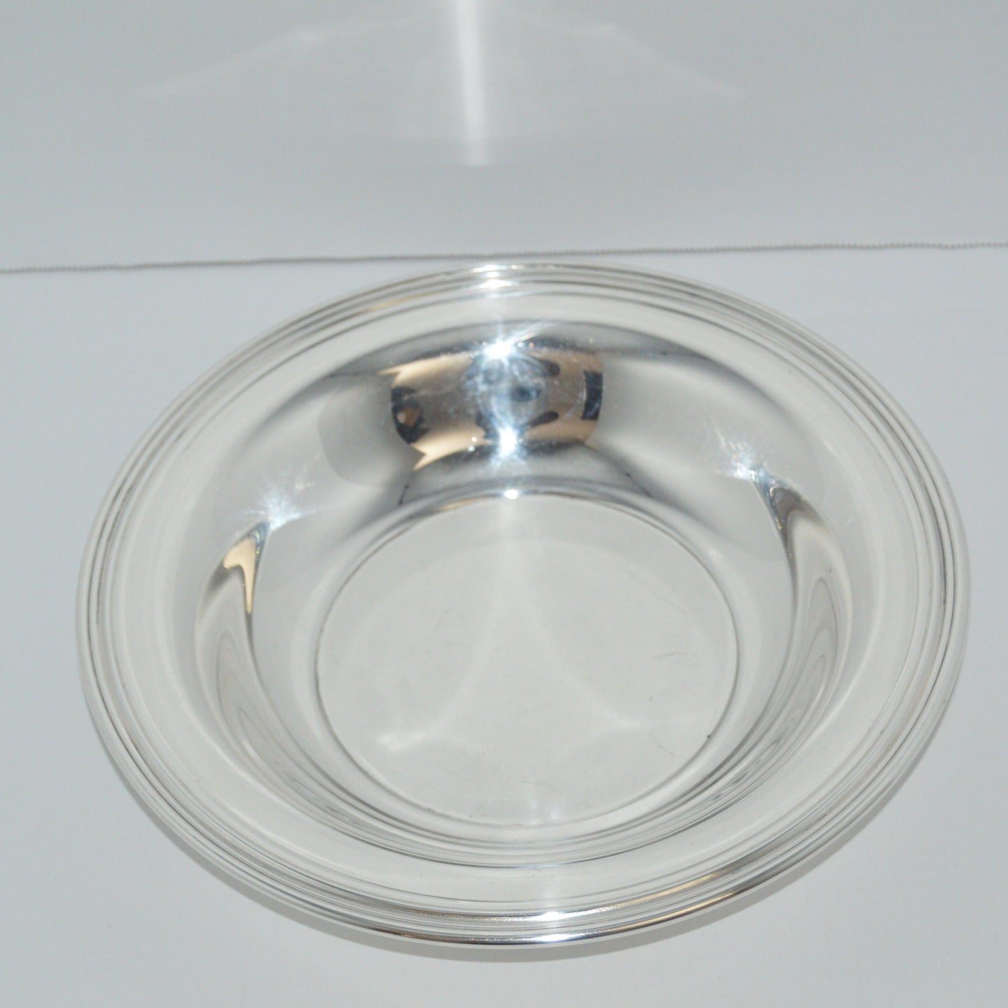 Vintage bowl/veg serving dish (pre-owned) unmarked silver-plated