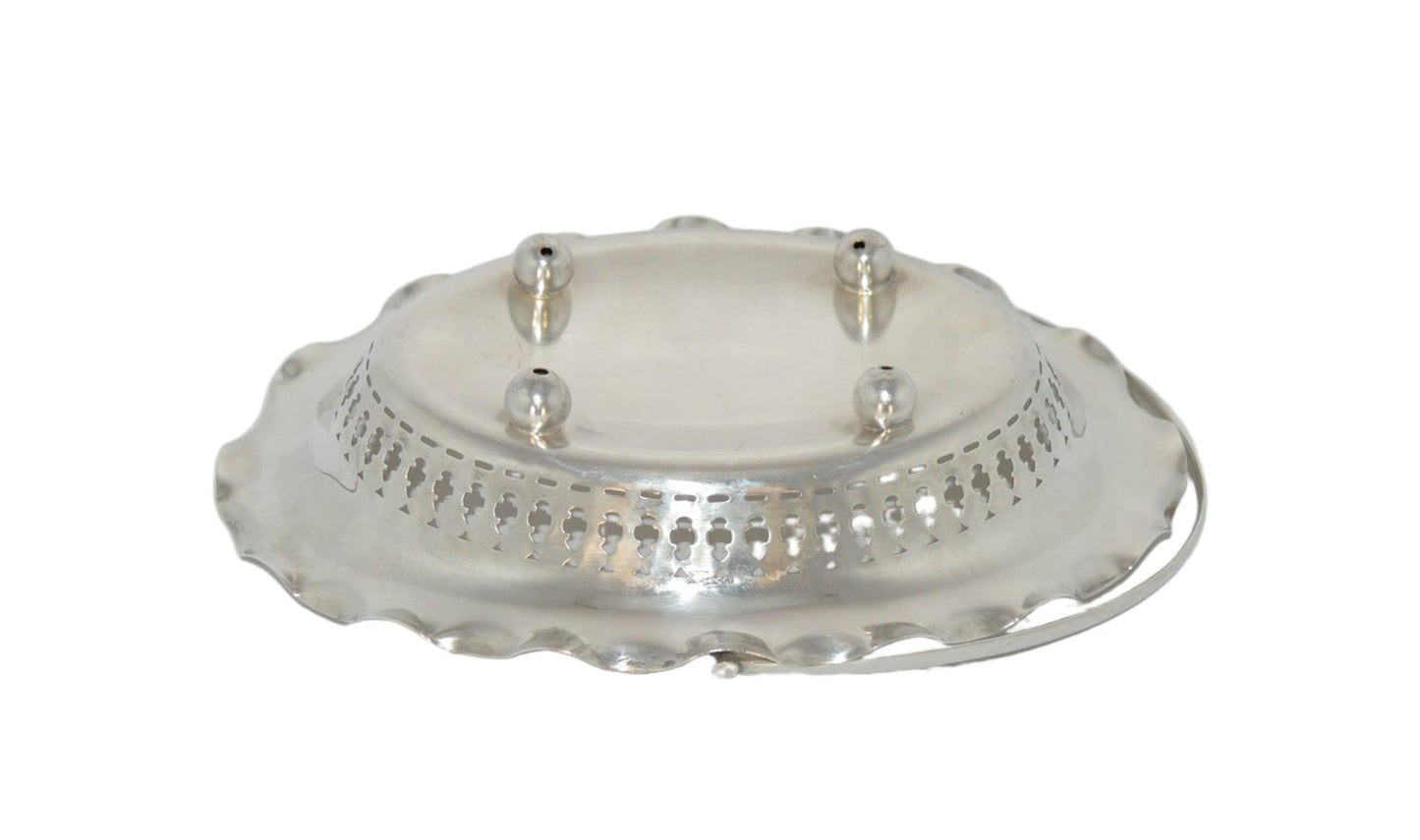 Vintage silver plated (pre-owned) bread basket with handle (unmarked)