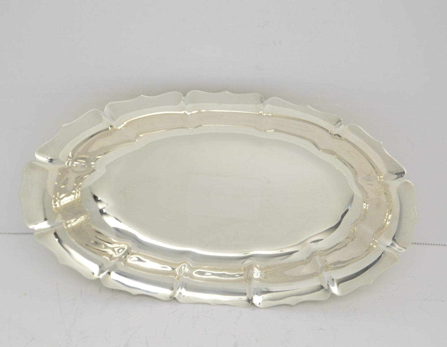 Vintage Bread or serving dish 12"long X 6 1/2" wide X 1 1/2" deep by Lunt silver-plated (pre-owned) very good condition.