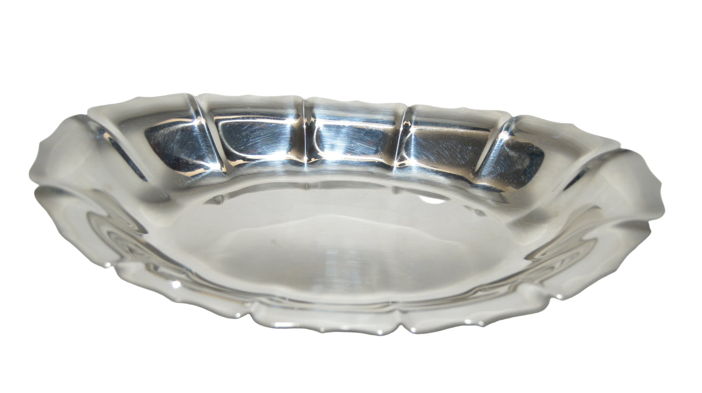 Vintage Bread or serving dish 12"long X 6 1/2" wide X 1 1/2" deep by Lunt silver-plated (pre-owned) very good condition.