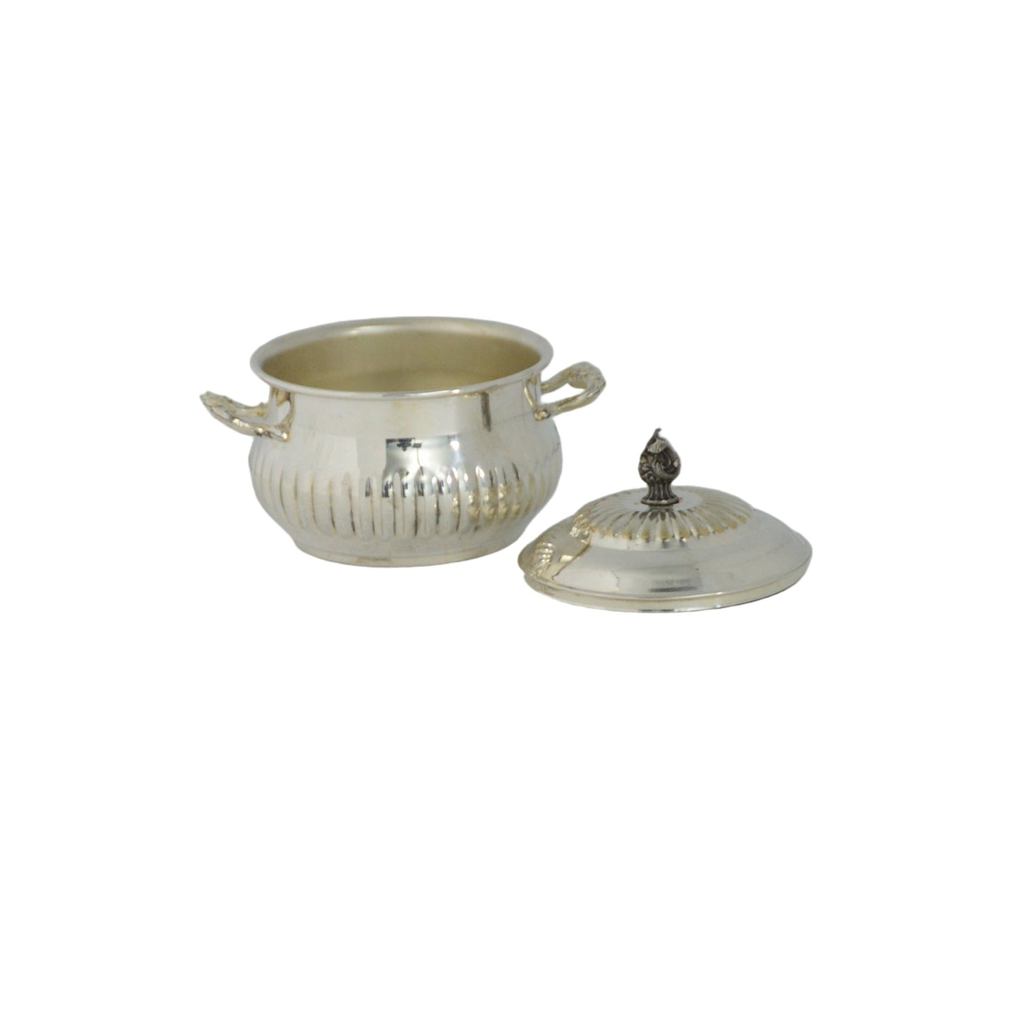 Vintage silverplated bowl and lid By; Sheridan measuring 3 1/2 " high without lid and 5" with lid and 3" deep excellent condition