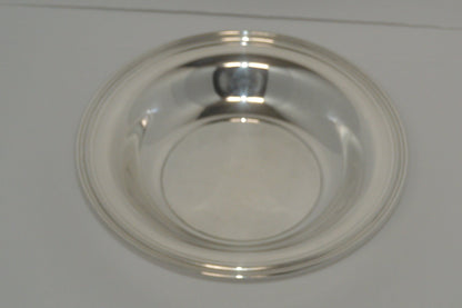 Vintage bowl/veg serving dish (pre-owned) unmarked silver-plated
