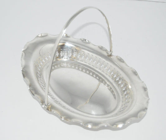 Vintage silver plated (pre-owned) bread basket with handle (unmarked)