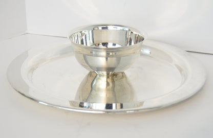 Vintaqe silver-plated bowl and platter attached (Unmarked) pre-owned bowel measure 2 3/4 deep and 5" round the platter is 12 1/4" wide