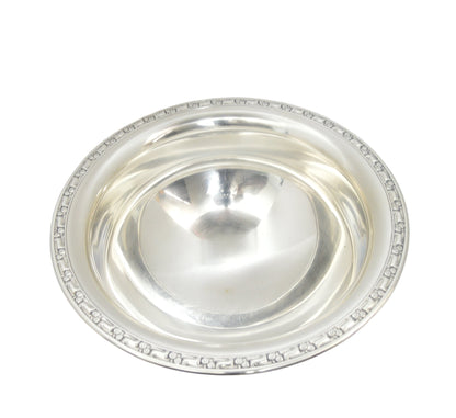 Vintage silver-plated Punch Bowl By; Oneida Silversmiths pre-owned very good condition Measures 13"wide X 7 deep