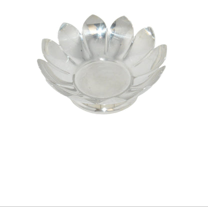 Vintage silver-plated Water Lily Lotus Pedestal Bowl/dish by Reed & Barton 3002 very good  condition