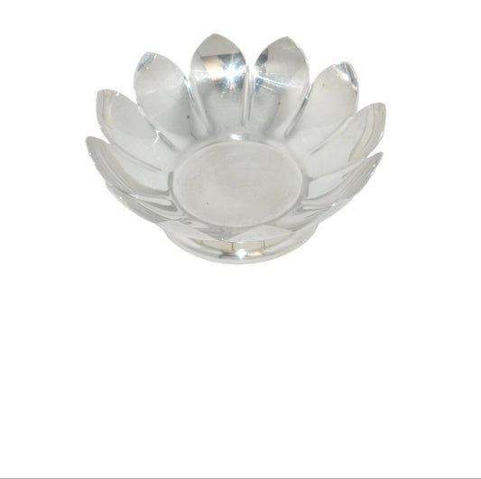 Vintage silver-plated Water Lily Lotus Pedestal Bowl/dish by Reed & Barton 3002 very good  condition