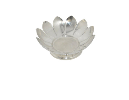 Vintage silver-plated Water Lily Lotus Pedestal Bowl/dish by Reed & Barton 3002 very good  condition