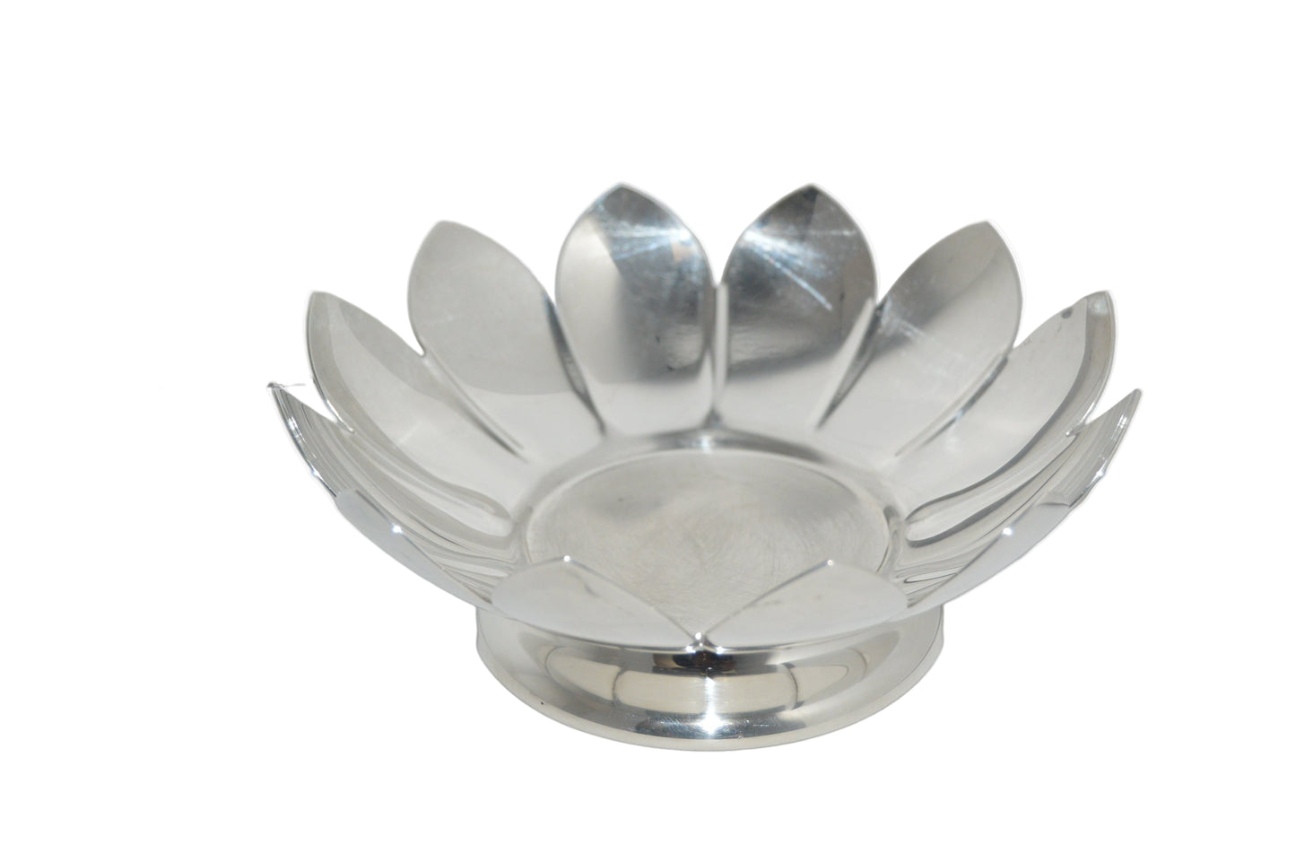 Vintage silver-plated Water Lily Lotus Pedestal Bowl/dish by Reed & Barton 3002 very good  condition