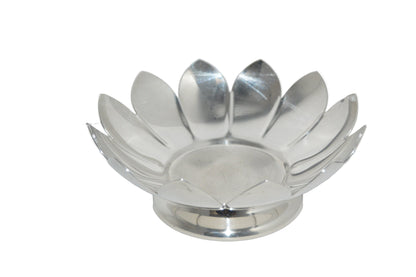 Vintage silver-plated Water Lily Lotus Pedestal Bowl/dish by Reed & Barton 3002 very good  condition